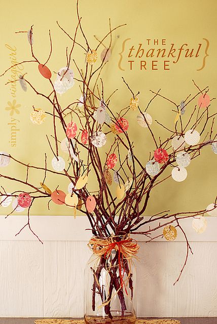 The Thankful Tree by Simply Vintagegirl, via Flickr and other fall projects. Gratitude Tree, Thanksgiving Tree, Thankful Tree, Halloween Decor Diy, Diy Halloween Decor, Diy Thanksgiving, Thanksgiving Traditions, Natural Sisal, Deco Floral