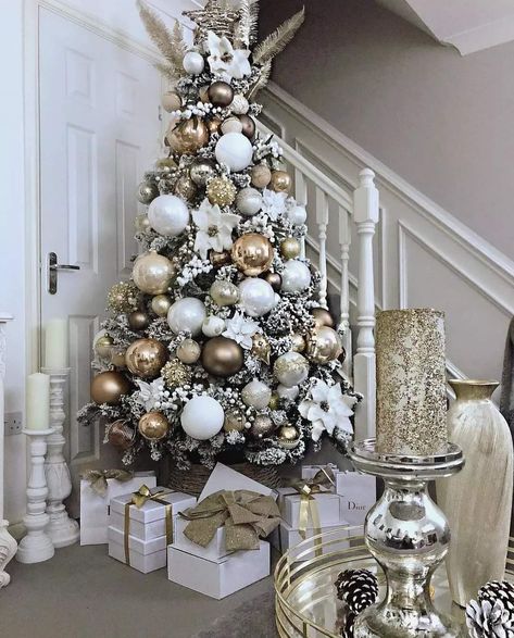 Christmas Tree Decoration Ideas, Elegant Christmas Tree Decorations, Tree Decoration Ideas, Gold Christmas Tree Decorations, Christmas Tree Decorating Themes, Tree Themes, Glam Christmas, Elegant Christmas Trees, Christmas Decor Inspiration