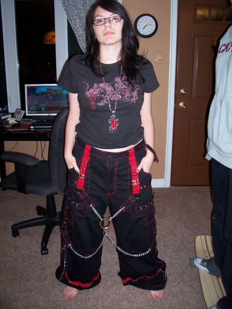 It's always 2005 in my heart. Mall Punk, Scene Myspace, Mallgoth Outfits, Mall Goth 2000s, Mall Goth Fashion, Myspace Scene, Mall Goth Outfits, Mall Goth Aesthetic, 2000 Outfit