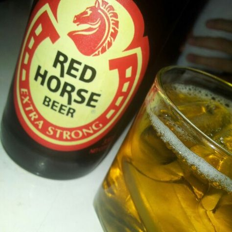 Red Horse! Extra Strong, Ito Ang Tama! Red Horse Aesthetic Drinking, Fake Photos Alak, Red Horse Beer Drinks Prank, Red Horse Beer Drinks, Redhorse Beer Aesthetic, Drink Beer With Friends, Red Horse Aesthetic, Redhorse Beer Prank, Red Horse Beer Aesthetic