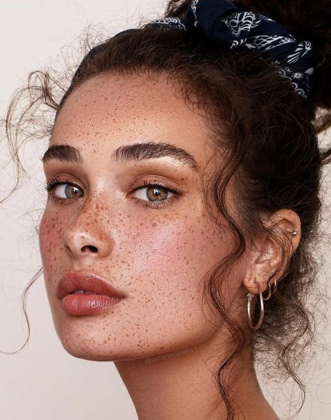 Jagua Henna, Pixi Glow Tonic, Natural Makeup Tips, Beautiful Freckles, Overnight Hairstyles, Face Photography, Model Face, Photo Makeup, Tattoo Sticker