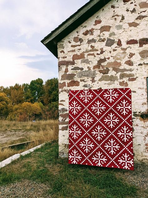 Snowflake Quilt Pattern, Celtic Snowflake, Winter Quilts Patterns, Scandinavian Quilts, Red And White Pattern, Christmas Quilting Projects, Snowflake Quilt, Christmas Quilt Blocks, Strip Piecing