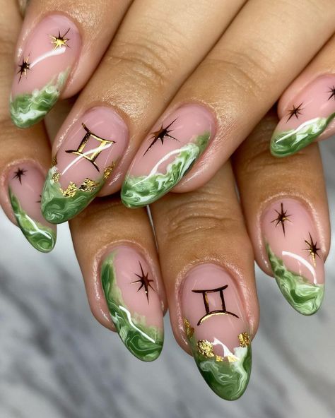 25 Gemini Nails Designs: Unveil Your Cosmic Beauty | Chic & Unique - divagaze.com Nails Gemini, Gemini Nails, Zodiac Nail Designs, About Gemini, College Nails, Fresh Hairstyles, Pride Nails, Nails Birthday, Birthday Nail