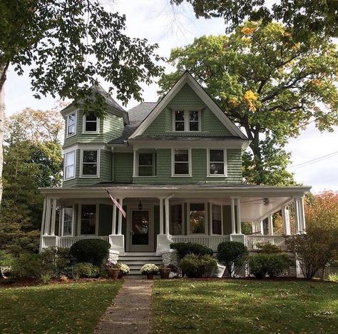 Family Home Aesthetic Exterior, Old Looking Houses, Grandma House Aesthetic Exterior, Momcore House, Older House Interior Design, Small Modern Victorian Homes, 1900s Home Exterior, Pretty Suburban House, Houses With Personality