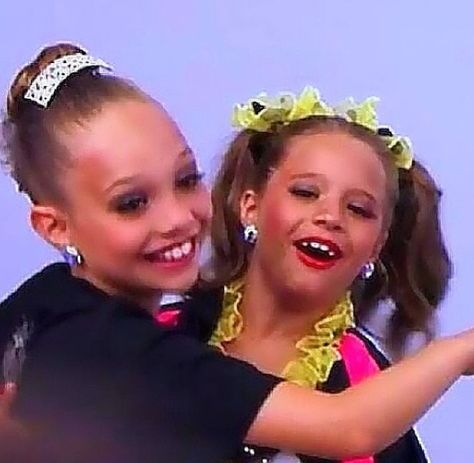 Maddie and Mackenzie Ziegler Maddie And Mackenzie Ziegler, Dance Moms Season 2, Mackenzie Ziegler Dance, Dance Moms Brooke, Ziegler Sisters, Dance Moms Mackenzie, Dance Moms Group Dances, Dance Moms Clips, Nia Frazier