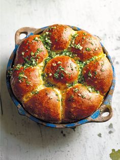 Ukrainian Garlic Bread - Pampushky Pampushky Recipe, Boat Recipes, Borscht Soup, Eastern European Recipes, Yeast Rolls, Ukrainian Recipes, Baked Bread, Nigella Lawson, European Food