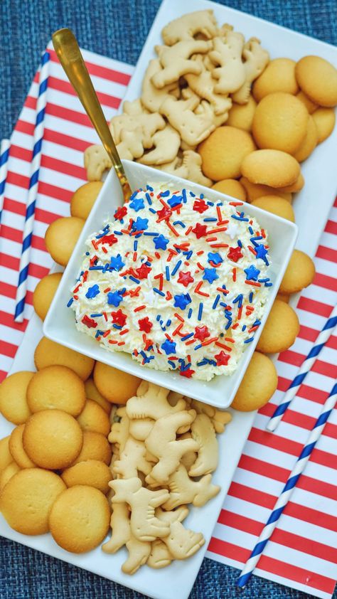 Forth If July Food, Potluck On A Budget, Fourth Of July Dessert Dip, 5th Of July Food, 4th Of July Food Board, 4tj Of July Desserts, Patriotic Dip Recipes, Cheap Fourth Of July Food, Appiterzers For 4th Of July Party