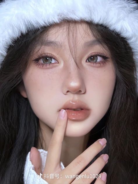 Cold Tone Makeup, I’m Cold Makeup, Red Eyeshadow Makeup, Viral Tweets, Warm Tone Makeup, Makeup Asia, Makeup Layout, Makeup Ulzzang, Makeup Cantik