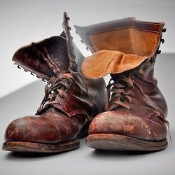 Old Boots, Red Wing Boots, Red Wing Shoes, Old Shoes, Mens Leather Boots, Man Up, Cool Boots, Vintage Shoes, Style Retro