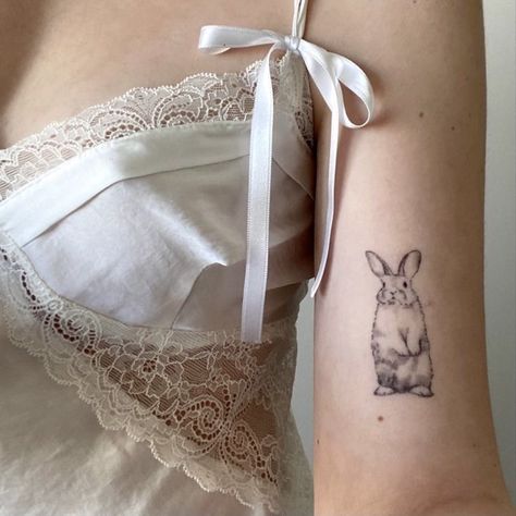 𝐛𝐥𝐢𝐬𝐬𝐟𝐮𝐥𝐚𝐧𝐠𝐞𝐥𝐬 Tattoo Rabbit, Bunny Pretty, Bunny Tattoos, 1 Tattoo, Dainty Tattoos, Aesthetic Tattoo, Dream Tattoos, Simplistic Tattoos, Minimal Tattoo