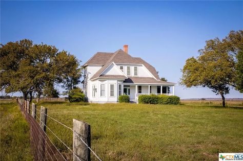 Circa 1914 Texas Farmhouse For Sale on 26 Acres $650,000 - Country Life Dreams Old Texas Farmhouse, Old Country Home, Cattle Pens, Renovated Farmhouse, Ranch Fencing, Texas Farmhouse, Texas Farm, Amarillo Texas, Water Trough