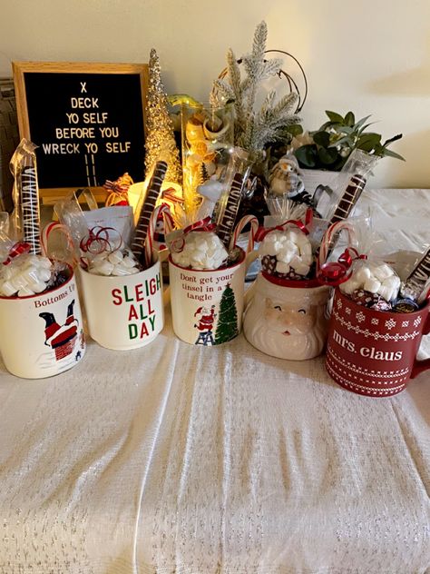 Hot Chocolate Present, Hot Chocolate Box Gift Ideas, Hot Chocolate Basket Ideas, Hot Chocolate Mugs Gift, Christmas Work Gifts, Hot Chocolate Gift Basket Ideas, Hot Chocolate Christmas Gift, Christmas Gift Ideas For Neighbors, Christmas Mug Gift Ideas