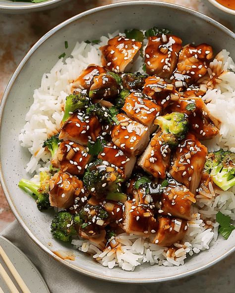 Sticky Chicken Rice Bowls: A Flavorful and Satisfying Meal in Just 30 Minutes If you’re looking for a quick and delicious dinner that hits all the right notes, these Sticky ... Read more Sticky Chicken Meal Prep, Chicken And Sticky Rice Recipes, Sticky Rice Bowl Recipe, Asian Rice And Chicken, Asian Chicken And Rice Bowl, Sticky Rice Recipe Dinners, Sticky Chicken Rice Bowl, Chicken And Rice Asian, Asian Chicken Bowl