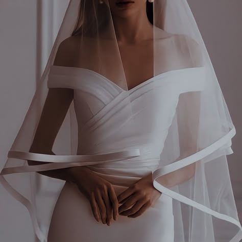 Classy Wedding Dress With Veil, Veils With Long Sleeve Wedding Dress, Satin Dress With Veil, Classy Wedding Veil, Viels Wedding, Classy Veil, Satin Wedding Dress With Veil, Elegant Wedding Veil, Bridal Veils And Headpieces