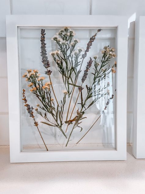 DIY Pressed Floral Frame Pressed Flower Art Picture Frames, Pressed Flowers Diy, Pressed Flowers Frame, Floating Picture Frames, Pressed Floral, Diy Floral Decor, Flower Picture Frames, Frame Home Decor, Pressed Flower Crafts