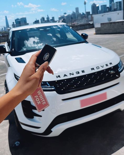 Vision Board Range Rover, Range Rover Vision Board, White Range Rover Evoque, Range Rover Keys Aesthetic, White Range Rover Aesthetic, Dream Car Range Rover, Range Rover Evoque Aesthetic, Range Rover Mom Aesthetic, Range Rover Aesthetic