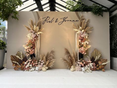 Wedding Photo Backdrop, Decoration Engagement, Malaysia Wedding, Reception Stage Decor, Decoration For Party, Boho Backdrop, Rustic Wedding Backdrops, Reception Backdrop, Wedding Reception Backdrop