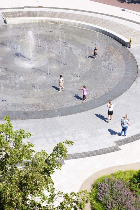 Public Water Feature, Landscape Fountain Ideas, Park Art Installation, Square Landscape Design, Public Space Architecture, Urban Plaza, Waterscape Design, Fountain Plaza, Fountain Landscape