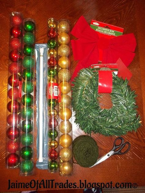 If you are looking for a cute, easy, and inexpensive way to decorate your windows for Christmas, this is the perfect project. I purchased all the materials to make mine from the Dollar Store, so the cost of this was only $7! Quick Diy Christmas Decorations, Diy Christmas Window, Christmas Window Decoration, Diy Christmas Videos, Frugal Christmas, Christmas Decorations Cheap, Foto Transfer, Deco Mesh Christmas Wreaths, Window Decorations