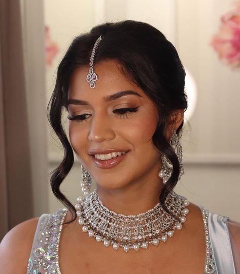 Wedding • Instagram Indian Outfit Makeup Looks, Indian Makeup Looks Wedding Bride, Indian Outfit Makeup, Makeup For Dusky Skin Indian, Latest Bridal Makeup Indian, Reception Makeup Indian, Dusky Skin Makeup Indian Bride, Reception Makeup Indian Bride, Reception Makeup Looks