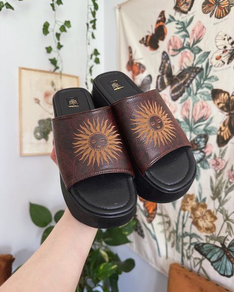 Hippy Shoes, Sophie Seddon, Hippie Shoes, Mode Hippie, Earthy Outfits, Funky Shoes, Shoe Inspo, Aesthetic Shoes, Swag Shoes