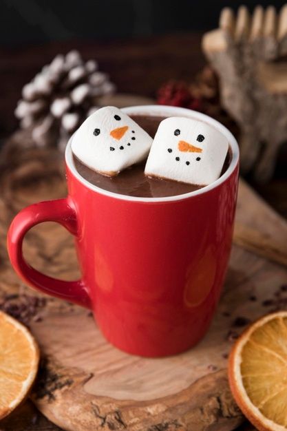 Fall Hot Chocolate, Christmas Food Photography, Hot Chocolate With Marshmallows, Chocolate With Marshmallows, Hot Chocolate Milk, Chocolate Photos, Christmas Stock Photos, Easy Christmas Treats, Cup Of Hot Chocolate