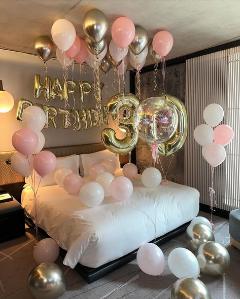 Birthday ideas? Beautiful hotel balloons for her✨ Made ready from office and positioned straight to your room. All done before your arrival 🎈🎉 Arrange a surprise setup for your loved with us in less than 5 minutes. Simple steps to book 👇 ➡️ DM us ➡️ Note where you’ll be staying ➡️ Attach an image of the what you’re after ➡️ Leave the rest with us We work across London and outside surrounding areas📍 Next day delivery available 🎉 Hotels are all tagged on posts 🪄 • • #hoteldecor #... Birthdays Surprise Ideas, Balloons In Hotel Room, Hotel Room Bday Decorations, Birthday Ideas Hotel Room, Balloon Filled Room, 21st Birthday Hotel Decorations, Birthday Room Ideas, Bday Room Decoration Ideas, Birthday Setup Ideas