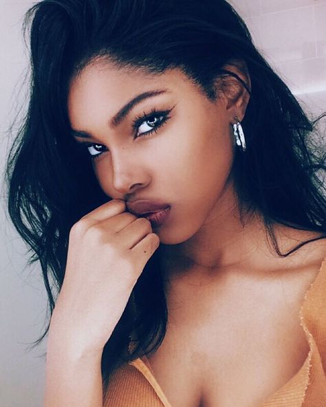 Diamond White Instagram, Diamond White Actress, Atlanta Hotels, White Instagram, Makeup Rooms, Hotel Rooms, American Beauty, Hair Game, Black Is Beautiful