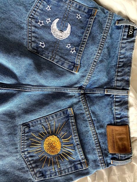 Embroidery Jeans Diy, Clothes Embroidery Diy, Denim Embroidery, Diy Vetement, Estilo Hippie, Painted Jeans, Embroidery On Clothes, Cute Embroidery, 자수 디자인