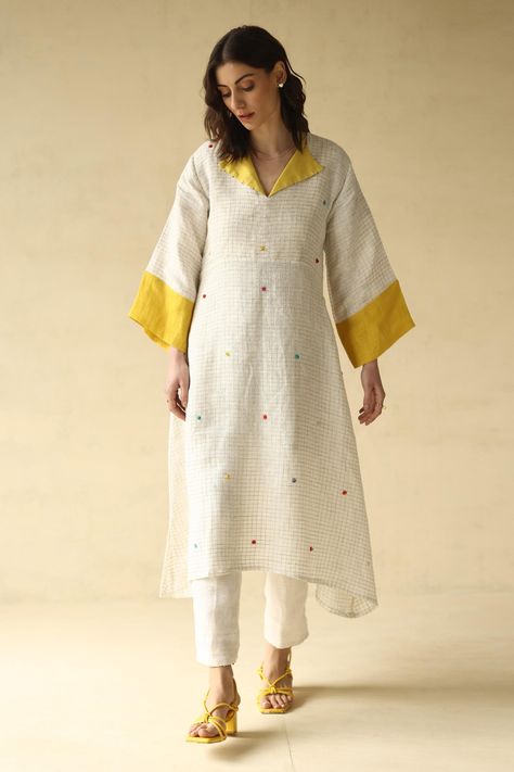 Shop for Roza Pret Ivory Checkered Linen Candy Floss Spread Collar Tunic for Women Online at Aza Fashions Daily Kurta Outfits, Stylish Kurtis Design, Kurta Patterns, Kurti Patterns, Designer Kurti Patterns, Simple Kurti Designs, Tunic Designs, Dress Book, Long Kurti Designs