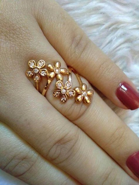 Gold Finger Rings, Gold Jewelry Simple Necklace, Gold Mangalsutra Designs, Gold Chain Design, Gold Necklace Indian Bridal Jewelry, Gold Bridal Jewellery Sets, Gold Jewelry Stores, Gold Wedding Jewelry, Gold Bride Jewelry