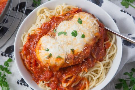 We can't deny, Chicken Parmesan is the most-comforting of ALL comfort foods! 🙏  Save the recipe 👍 #WeCook Chicken Parmesan Recipe, Dinner Yummy, Chicken Parmesan Pasta, Easy Chicken Parmesan, Parmesan Recipes, Cooking Homemade, Skillet Chicken, Best Dinner Recipes, Cooking Essentials