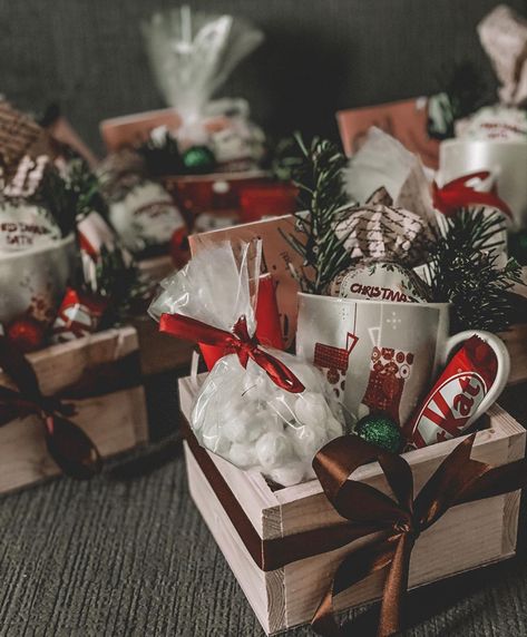 Christmas Presents Diy For Family Xmas Gift Ideas, New Year Present For Boyfriend, Christmas Care Basket, Toys Gift Packing Ideas, Coaster Gift Basket Ideas, Easy Xmas Gifts For Coworkers, Christmas Favors For Coworkers, $20 Christmas Gifts, Cute Homemade Christmas Gifts Friends