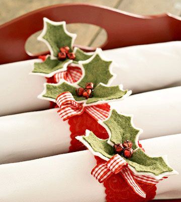 Let these handsome holly napkin rings set the tone for a festive table or buffet. Diy Christmas Napkins, Napkin Rings Diy, Christmas Napkin Rings, Christmas Napkin, Holiday Table Settings, Christmas Napkins, Christmas Tablescapes, Christmas Table Settings, Classic Holiday