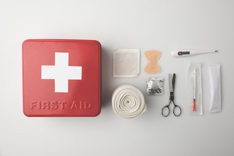 First Aid Kit Checklist, Best Sleeping Bag, Basic First Aid, Mess Kit, Waterproof Matches, Medical Kit, Survival Mode, Survival Food, Survival Tools