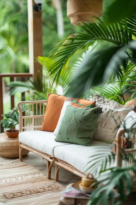 Tropical Lanai Decorating Ideas to Inspire You Small Lanai Decorating Ideas Florida, Florida Decorating Ideas Interiors, Lanai Decorating Ideas Florida, Lanai Decorating Ideas, Tropical Lanai, Lanai Decorating, Florida Home Decor, Florida Lanai, Lanai Design