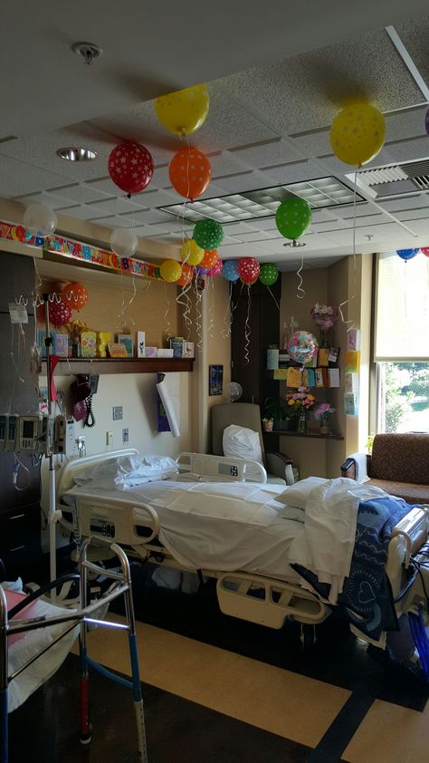 When a long-term patient returned to her room last week, this is what she saw! The unit's nurse manager and staff took it upon themselves to collect cards for a “card shower,” bring desserts and decorate the patient’s room for her birthday. Even though she had to spend it in the hospital, we hope it will be one birthday she'll never forget! Decorating A Hospital Room Ideas, Birthday In Hospital Room, Decorated Hospital Rooms, Decorating Hospital Room Ideas, Flowers In Hospital Room, Nursing Home Aesthetic, Hospital Patient Aesthetic, Hospital Room Decorations, Nursing Home Room Decor Ideas