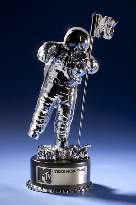 MTV Video Music Award Grammy Awards Trophy, Music Trophies, R And B, Mtv Music Awards, Award Display, Mtv Awards, Awards Party, Barclays Center, Trophy Design