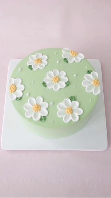 2023 Cake, Green Birthday Cakes, Video Cake, Cake Design Tutorial, Flower Cake Design, Cake Designs For Girl, Cake Decorating Flowers, Cakes Decor, Small Birthday Cakes