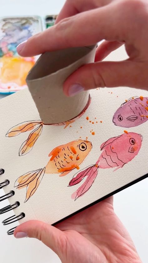 School Of Fish Watercolor, Goldfish Watercolor Easy, Watercolor Activities For Preschool, Diy Art Drawing, Watercolor Pencil Techniques, Painting On Craft Paper, Easy Kids Watercolor Ideas, Easy Watercolor Painting For Kids, Watercolor Lessons For Kids