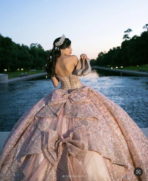 Loveee the back Gold Quince Dress, Rose Gold Quinceanera Dresses, Rose Gold Quince, Rose Gold Quinceanera, Xv Dresses, Quinceanera Pink, Quinceanera Themes Dresses, Charro Quinceanera Dresses, Quinceanera Photoshoot