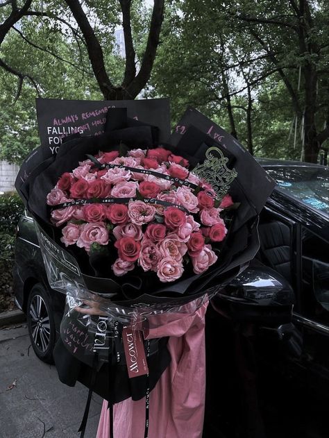 Giant Rose Bouquet, Huge Flower Bouquet, Giant Bouquet Of Flowers, Giant Flower Bouquet, Big Rose Bouquet, Big Flower Bouquet, Giant Bouquet, Large Bouquet Of Flowers, Roses Birthday