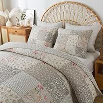 Quilt Bedding Ideas Farmhouse, Farmhouse Quilts Bedding, Country Farmhouse Bedding, Patterned Bedspread, French Country Quilt, Patchwork Bedding, Twin Bed Comforter, Pottery Barn Quilts, King Quilt Bedding