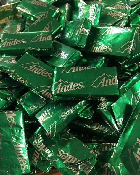 Amazon.com : Andes Crème de Menthe 3 POUND Bulk After-Dinner Chocolate Mints : Grocery & Gourmet Food Andes Mint Cupcakes, Classic Wedding Favors, Chocolate Mints, After Dinner Mints, Dinner Mints, Andes Mint, Chocolate Liquor, Mint Candy, Chocolate Mint