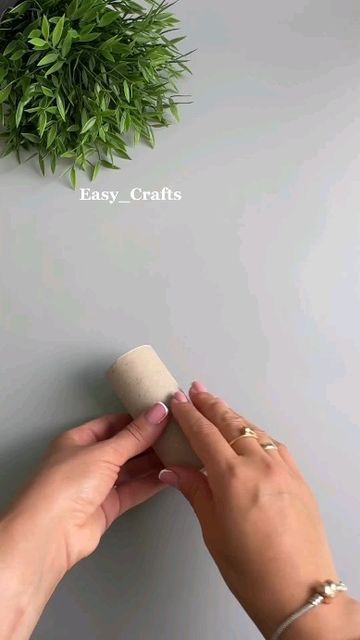 Toilet Roll Craft, Toilet Paper Crafts, Christmas Arts And Crafts, Handmade Christmas Crafts, Noel Diy, Toilet Paper Roll Crafts, Christmas Paper Crafts, Holiday Crafts Christmas, Christmas Crafts Decorations