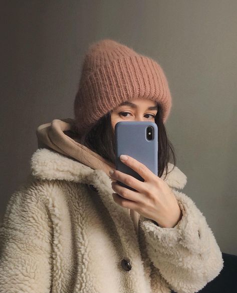 Winter Style With Hat, Cap For Women Winter, Wool Winter Hat, Autumn Beanie Outfit, Winter Cap For Girls Style, Caps For Winter, Hats For Women 2023, Winter Cap Outfits For Women, Woollen Caps For Women