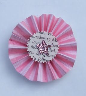 Paper Medallions, Paper Decorations Diy, Scrapbook Embellishments Diy, Pinwheels Paper, Paper Rosettes, Trendy Diy, Embellishment Diy, Diy Birthday Party, Paper Ornaments