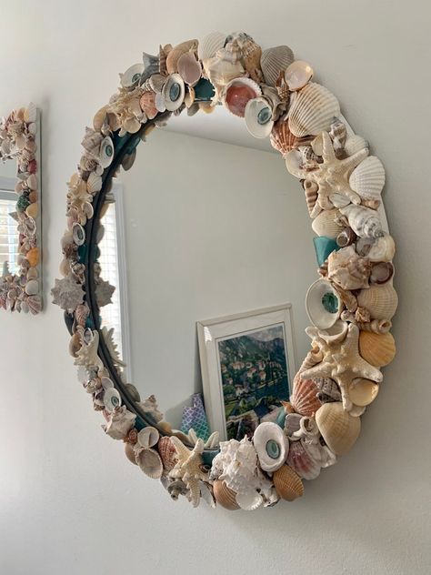 Seashell Starfish Mirror Wall Decor / Coastal Wall Decor Green Limpet Shells - Etsy Cute Stuff For Your Room Wall Art, Diy Apartment Bedroom Decor, Beach Room Wall Decor, Mirror Inspo Decor, Beachy Mirror, Room Decor With Shells, Shells Ideas, Decor Mirror, Diy Starfish