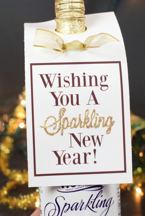 Sparkling New Year's Gift New Years Coworker Gifts, Gift Images, New Year's Eve Crafts, Tags Ideas, Kpop Ideas, Happy New Year Gift, Marketing Gift, Theater Design, Background Pics