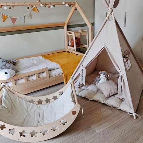 Tutti i mobili necessari per organizzare una stanza Montessori per bambini insuperabile in un unico posto 🤩🎉 - sul sito 🌏 yokotower.com 🛏️ Lettino a Capanna ⛺️ Tenda Wigwam ⭐️ Dondolo Montessoriano Stella con cuscino 🧸 Scaffale Portagiochi 🤸 Set Triangolo Pikler + Arco montessoriano Stella ☁️ Libreria Montessoriana "Nuvola" 👗 Armadio Montessori per bambini 🐰 Appendini il Legno "Coniglietto” 📚 Libreria Montessoriana Fatto a mano 🙌🏼 Spedizione in tutta Italia 🇮🇹 ⠀ #lettinomontessoriano #le... March 25, Montessori, Tower, On Instagram, Quick Saves